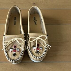Minnetonka Women's Tan Moccasins with beading and stitching